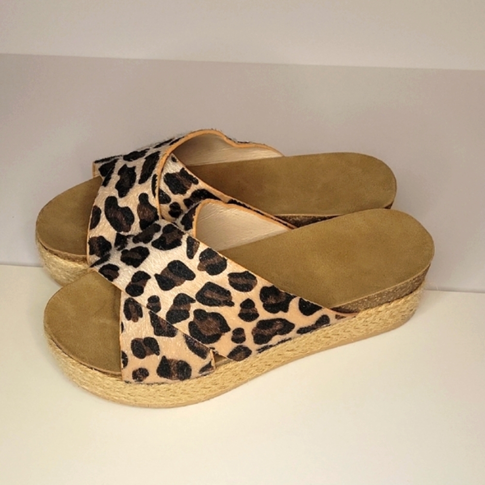 Leopard Print Women's Sandals, great with crop jeans #4 - Picture 2 of 5